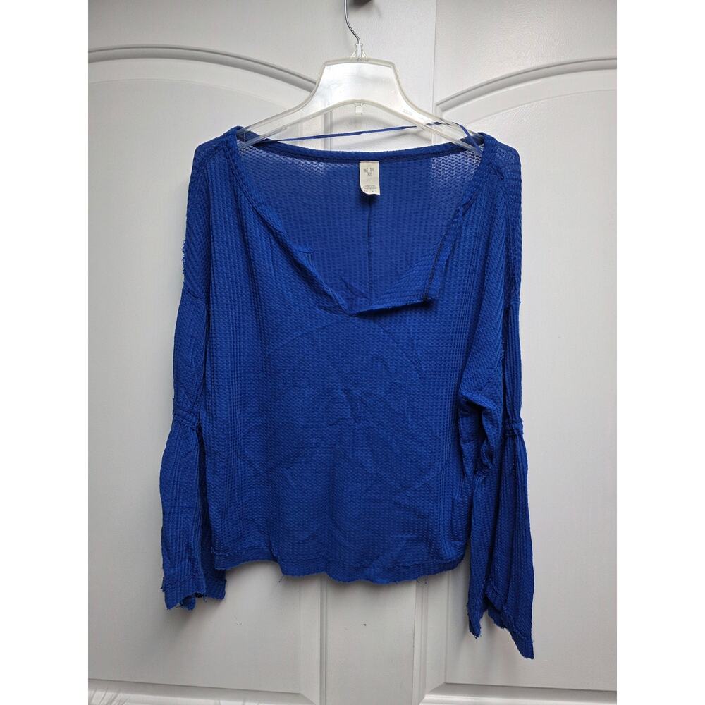 We The Free Top XS Blue Waffle Print Bell Sleeve V Neck Sweater Shirt Dahlia